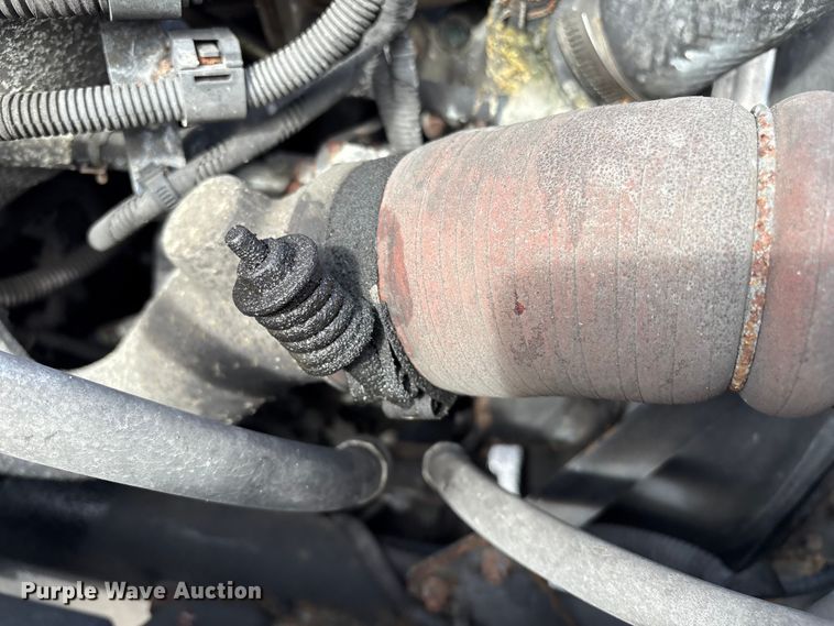 image for item ET8584 2017 Hino 268 box truck