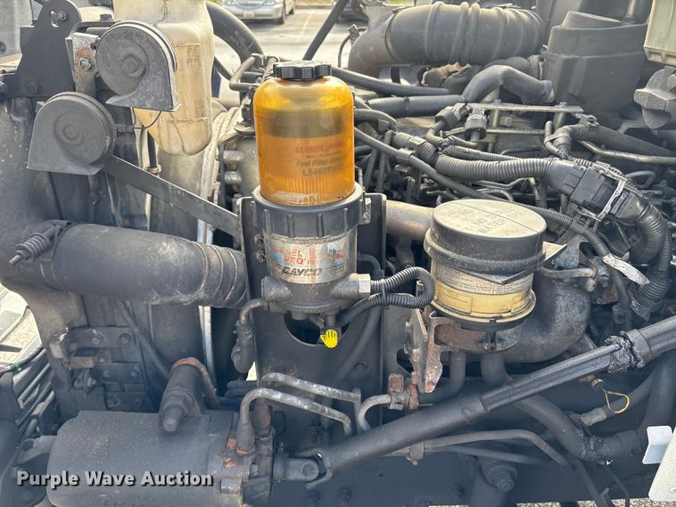 image for item ET8584 2017 Hino 268 box truck