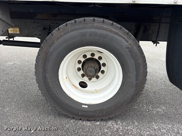 image for item ET8584 2017 Hino 268 box truck