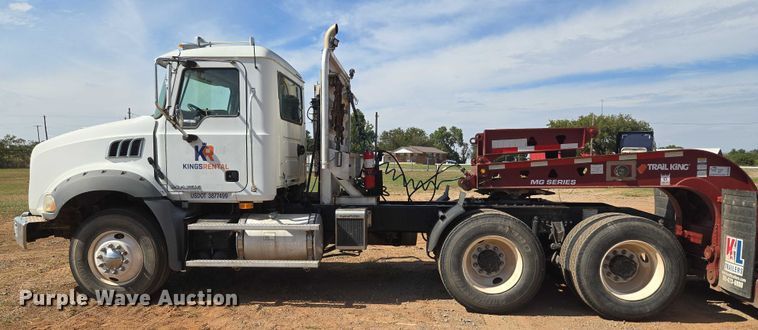image for item EU3827 2010 Mack GU813 semi truck