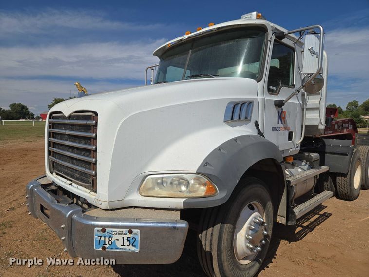 image for item EU3827 2010 Mack GU813 semi truck