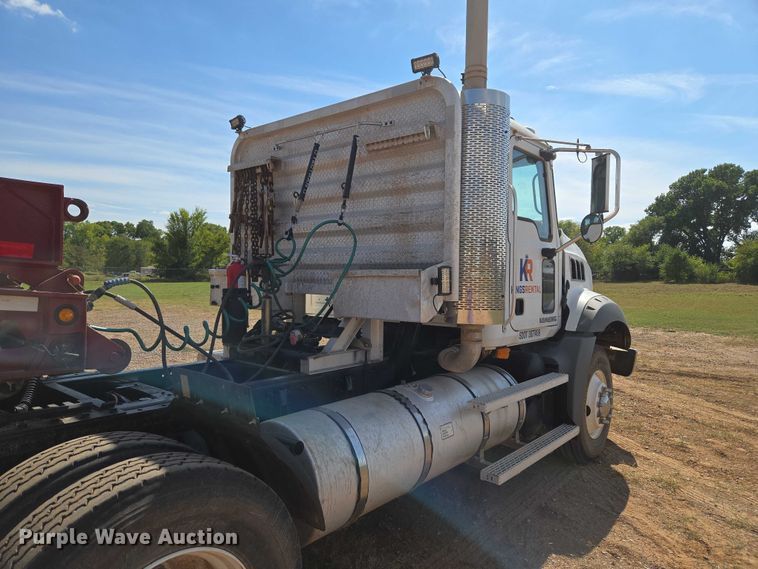 image for item EU3827 2010 Mack GU813 semi truck