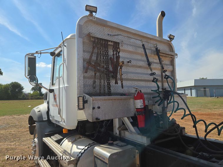 image for item EU3827 2010 Mack GU813 semi truck