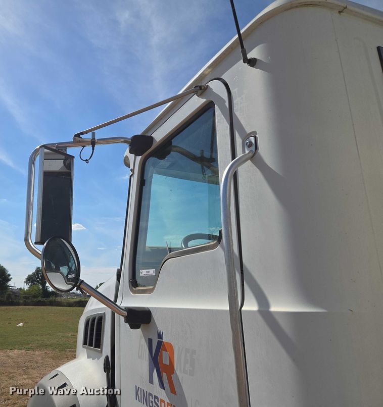 image for item EU3827 2010 Mack GU813 semi truck