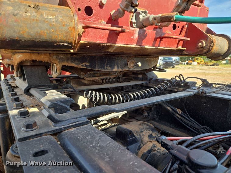 image for item EU3827 2010 Mack GU813 semi truck