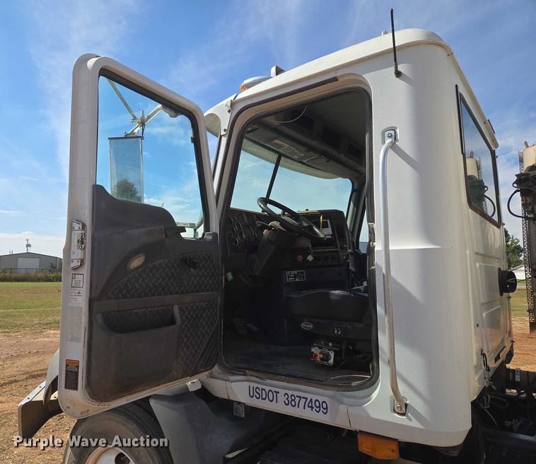 image for item EU3827 2010 Mack GU813 semi truck