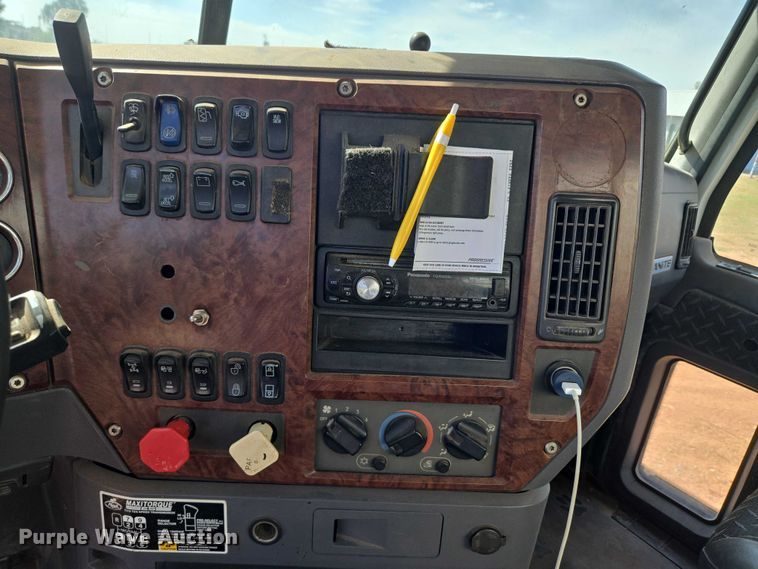 image for item EU3827 2010 Mack GU813 semi truck