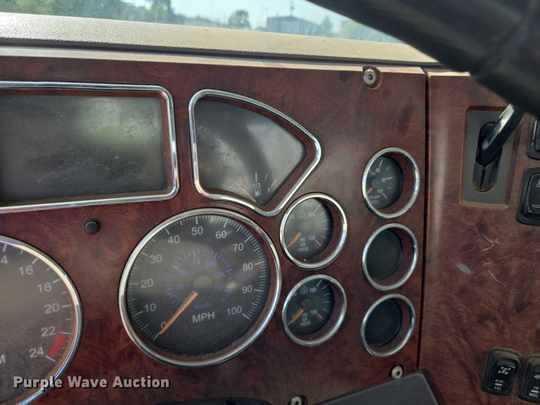 image for item EU3827 2010 Mack GU813 semi truck