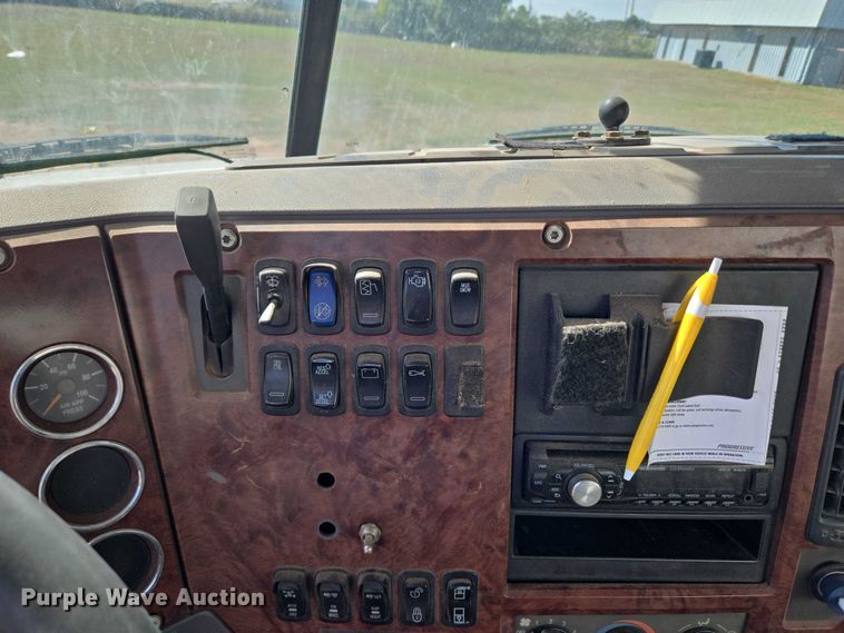 image for item EU3827 2010 Mack GU813 semi truck