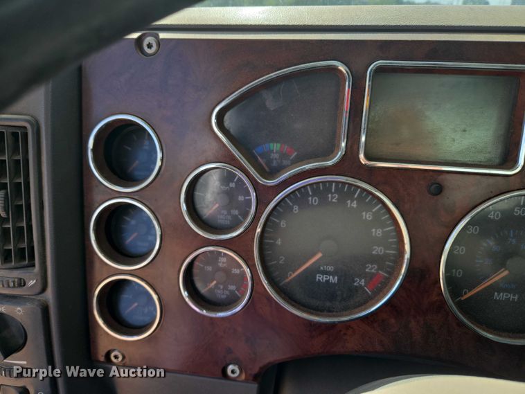 image for item EU3827 2010 Mack GU813 semi truck