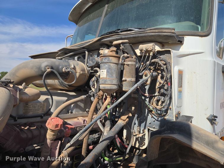 image for item EU3827 2010 Mack GU813 semi truck