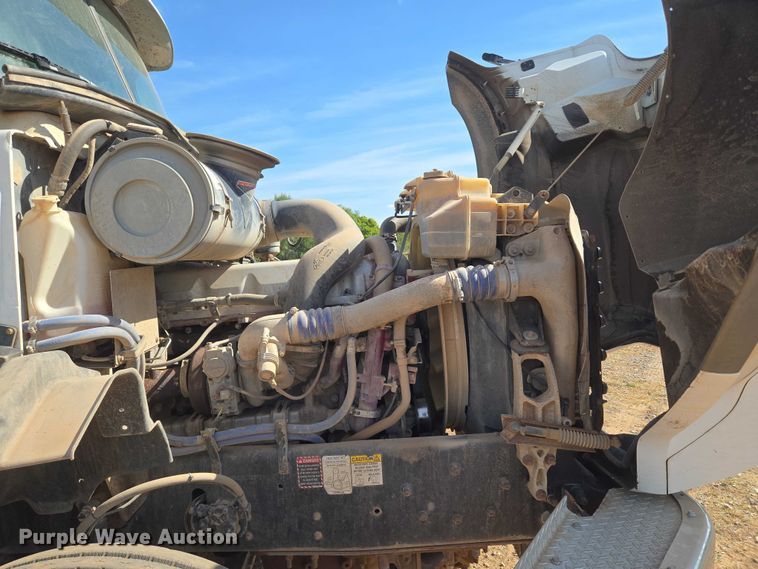 image for item EU3827 2010 Mack GU813 semi truck