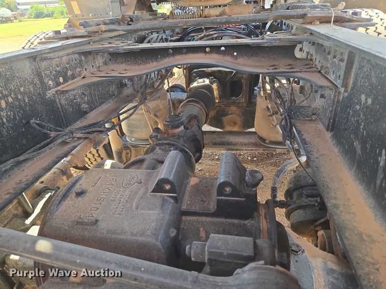 image for item EU3827 2010 Mack GU813 semi truck