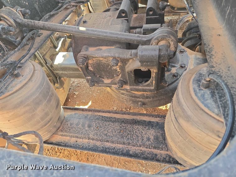 image for item EU3827 2010 Mack GU813 semi truck