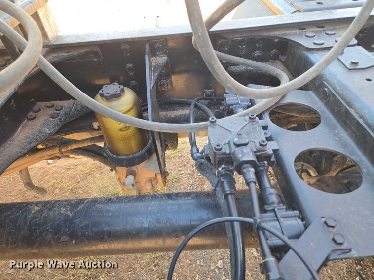 image for item EU3827 2010 Mack GU813 semi truck