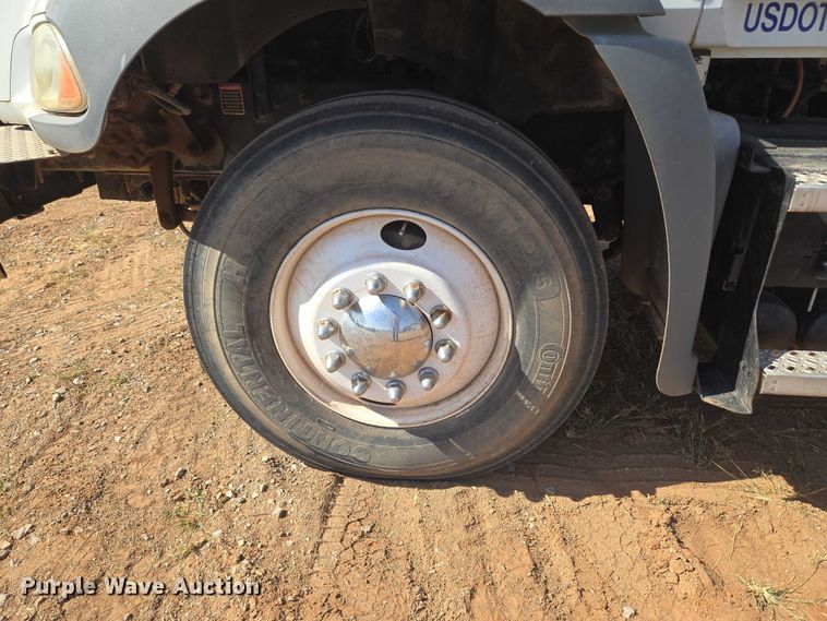 image for item EU3827 2010 Mack GU813 semi truck