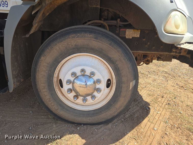 image for item EU3827 2010 Mack GU813 semi truck