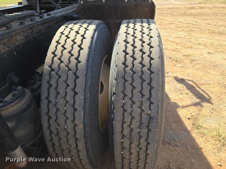 image for item EU3827 2010 Mack GU813 semi truck