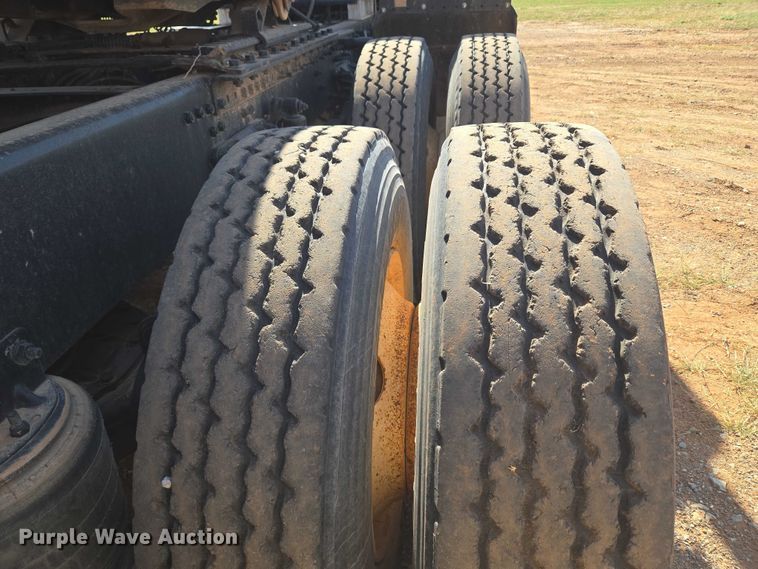 image for item EU3827 2010 Mack GU813 semi truck