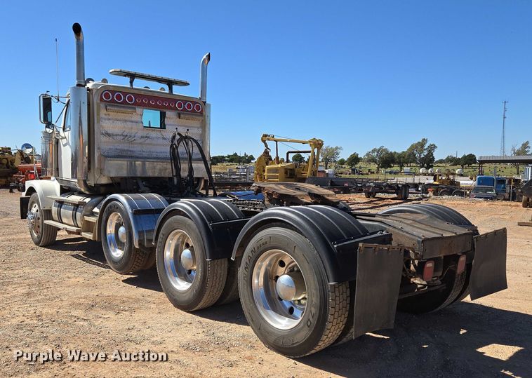 image for item EU3877 2005 Western Star 4900 semi truck