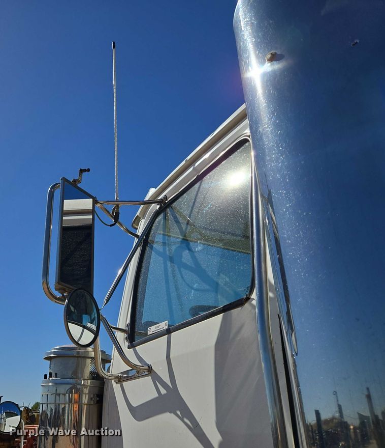 image for item EU3877 2005 Western Star 4900 semi truck