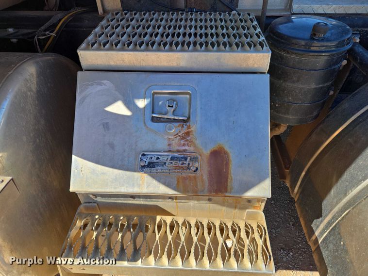 image for item EU3877 2005 Western Star 4900 semi truck