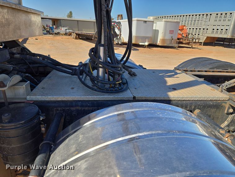 image for item EU3877 2005 Western Star 4900 semi truck