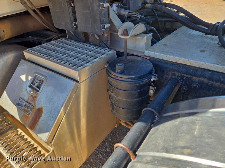 image for item EU3877 2005 Western Star 4900 semi truck