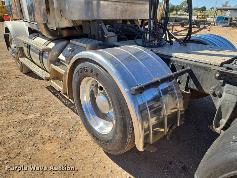 image for item EU3877 2005 Western Star 4900 semi truck