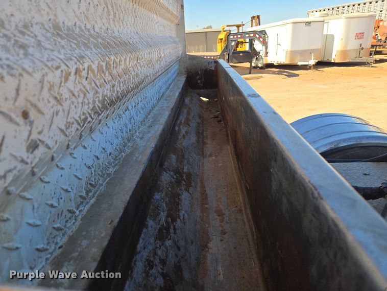 image for item EU3877 2005 Western Star 4900 semi truck