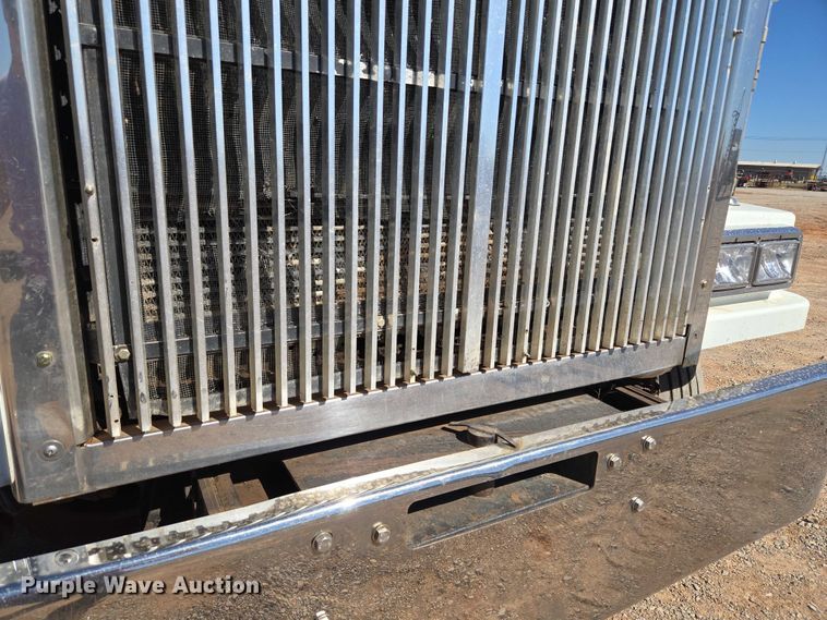 image for item EU3877 2005 Western Star 4900 semi truck