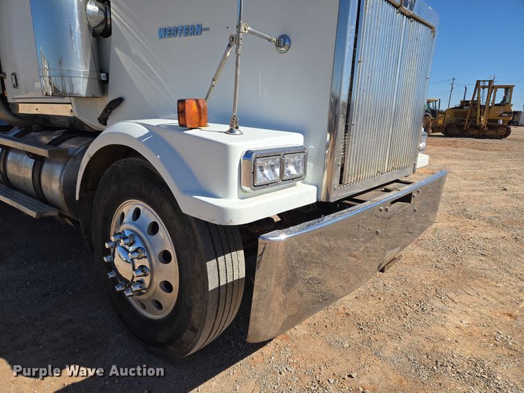 image for item EU3877 2005 Western Star 4900 semi truck