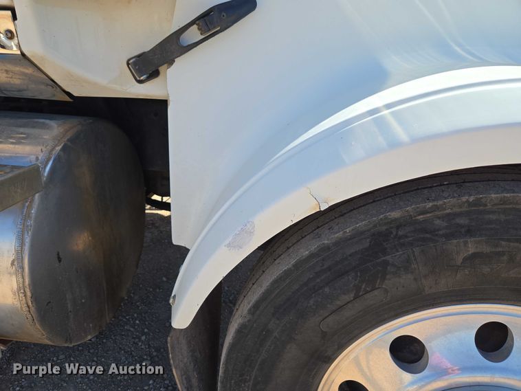 image for item EU3877 2005 Western Star 4900 semi truck