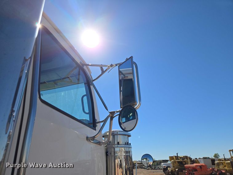 image for item EU3877 2005 Western Star 4900 semi truck