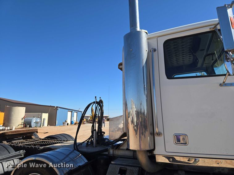 image for item EU3877 2005 Western Star 4900 semi truck