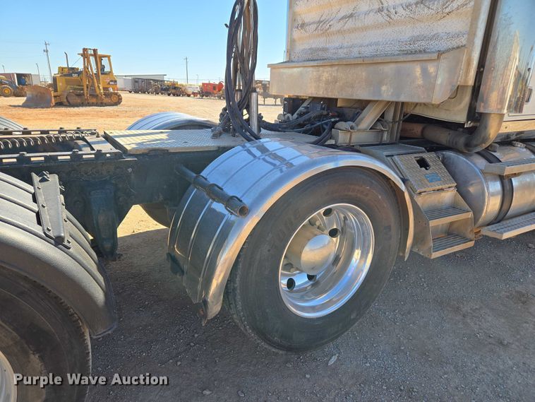 image for item EU3877 2005 Western Star 4900 semi truck