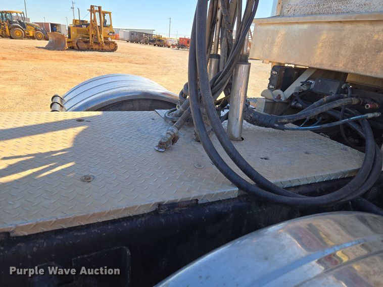 image for item EU3877 2005 Western Star 4900 semi truck