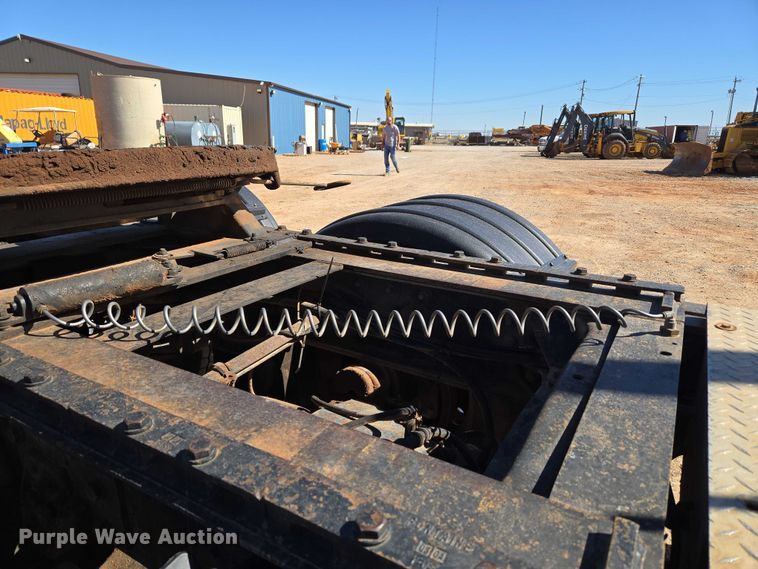 image for item EU3877 2005 Western Star 4900 semi truck