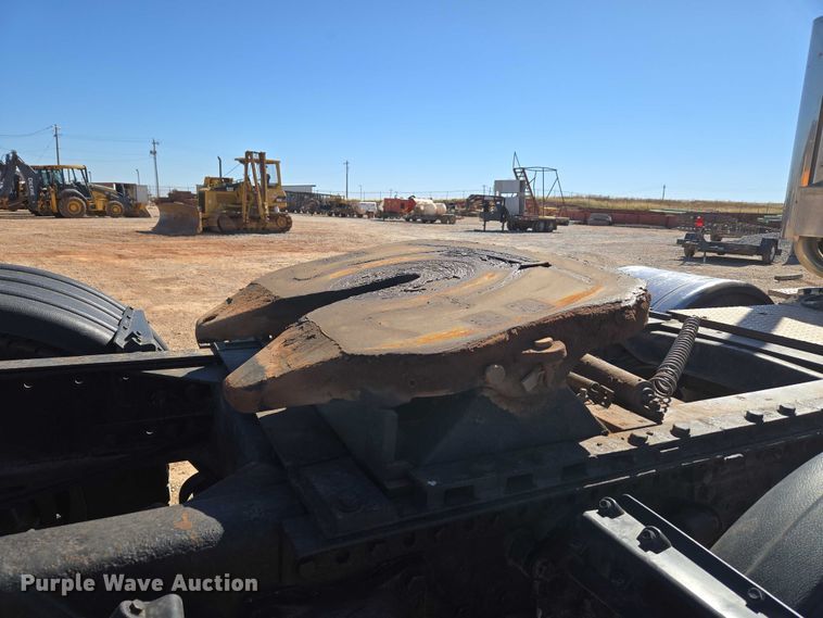 image for item EU3877 2005 Western Star 4900 semi truck