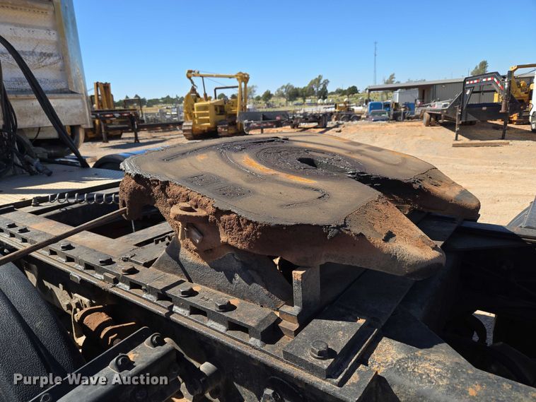 image for item EU3877 2005 Western Star 4900 semi truck