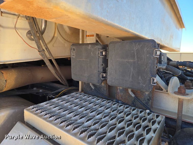 image for item EU3877 2005 Western Star 4900 semi truck