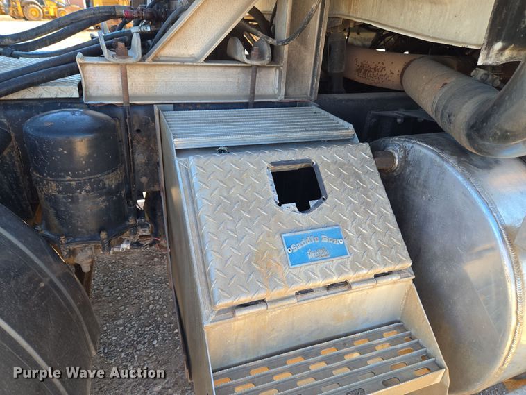 image for item EU3877 2005 Western Star 4900 semi truck