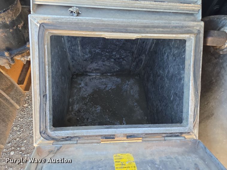 image for item EU3877 2005 Western Star 4900 semi truck