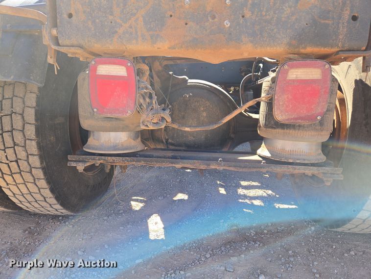 image for item EU3877 2005 Western Star 4900 semi truck