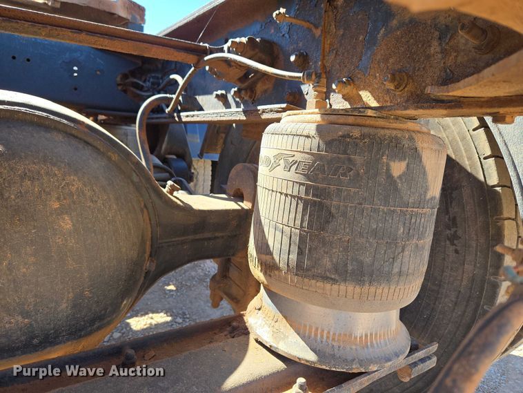 image for item EU3877 2005 Western Star 4900 semi truck