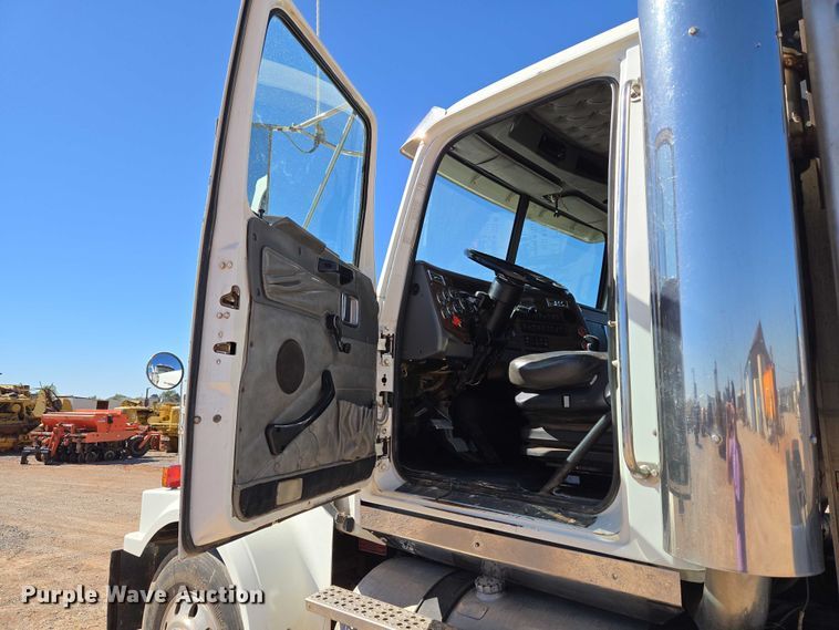 image for item EU3877 2005 Western Star 4900 semi truck