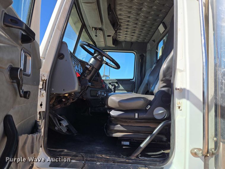 image for item EU3877 2005 Western Star 4900 semi truck