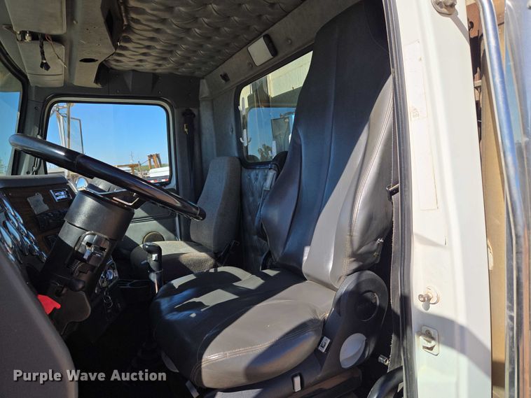 image for item EU3877 2005 Western Star 4900 semi truck