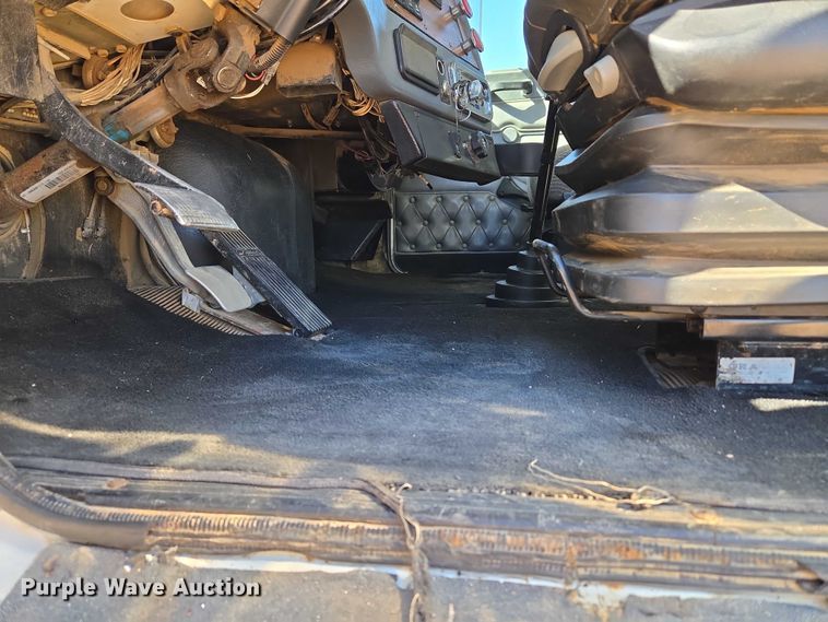 image for item EU3877 2005 Western Star 4900 semi truck