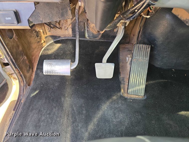 image for item EU3877 2005 Western Star 4900 semi truck